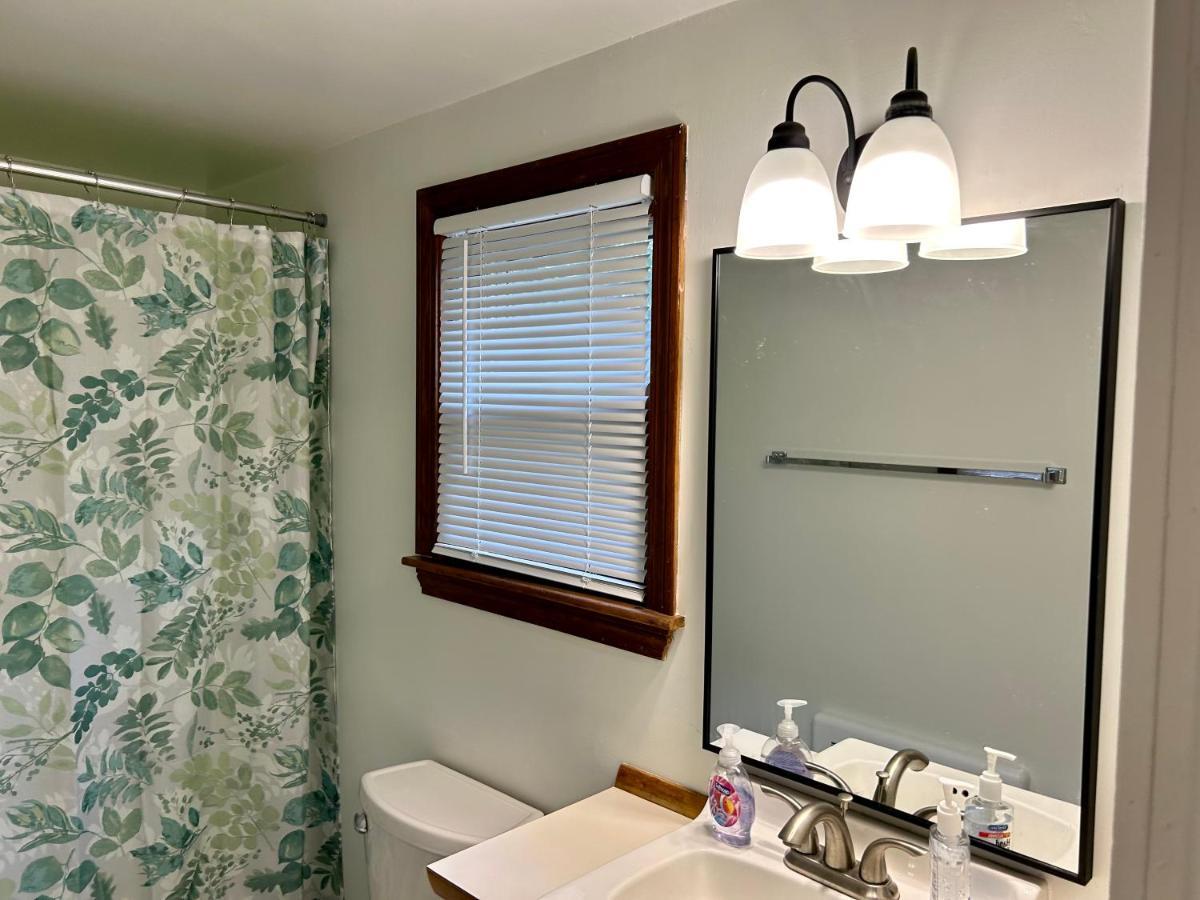 Traveler'S Den In Medford Apartment Luaran gambar